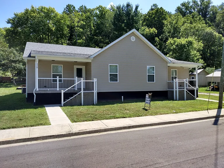 328 Lemmon St — Photo 1