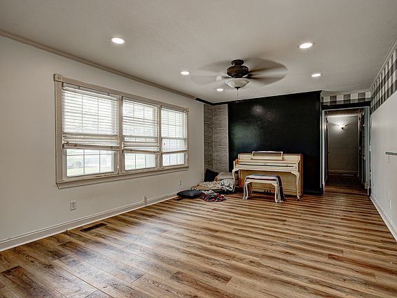 3rd image of 7641 Burns Dr