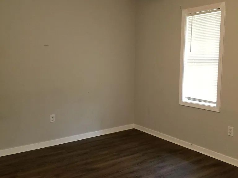 1044 Brookley St — Photo 17