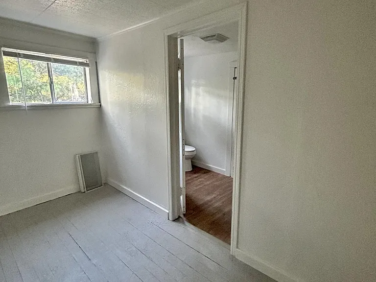 1404 Callahan St — Photo 3