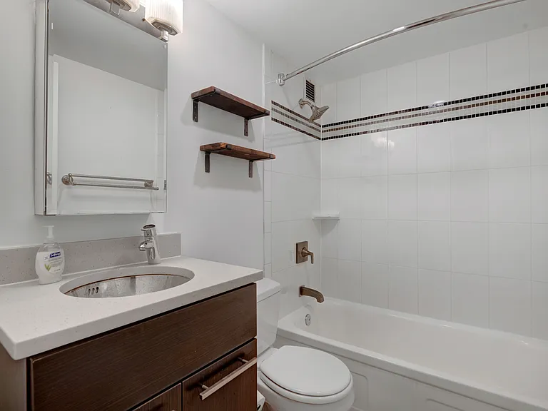 1101 3rd St SW #107 — Photo 7