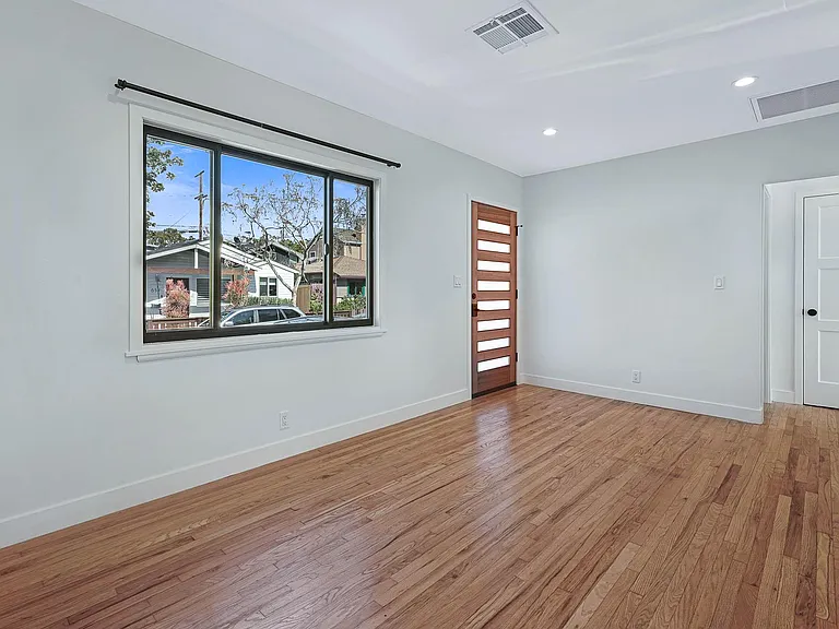 656 Ozone St — Photo 4