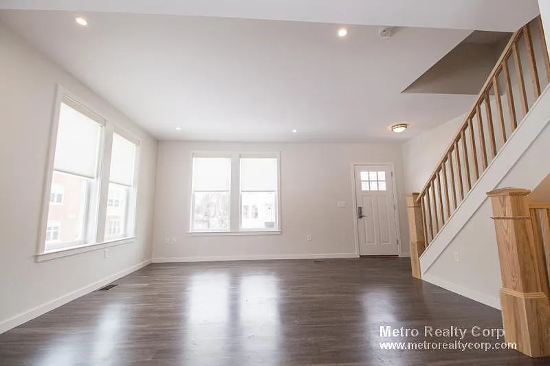 4 bed, 3.5 bath, 1763 sqft, $5,965 — Photo 4