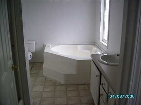 5th image of 483 Mill Pond Cir