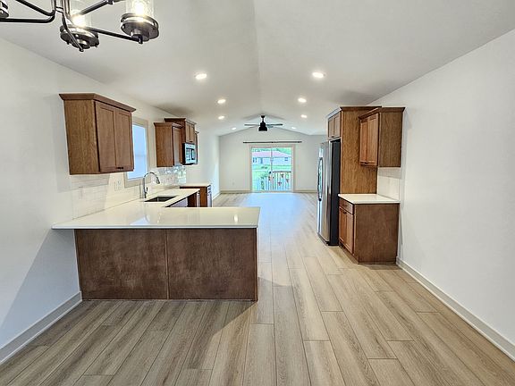 4th image of 210 E Broadway St
