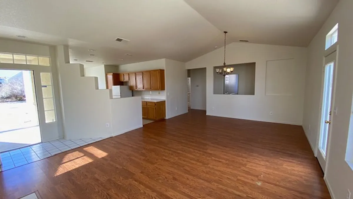Building Photo - 566 Stewart Way