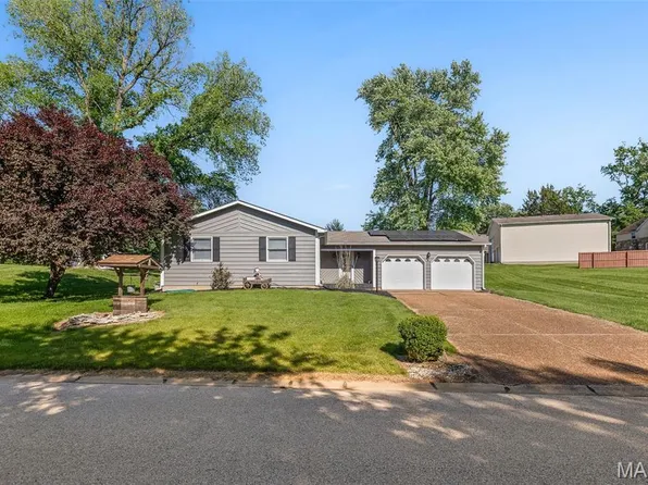 204 Coral Dr, Collinsville, IL 62234