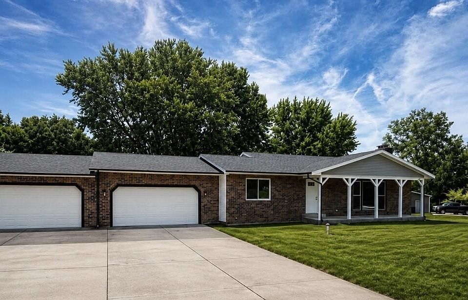 1st image of 208 Farmwood Ln