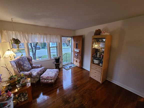 3rd image of 418 E Augusta Ave
