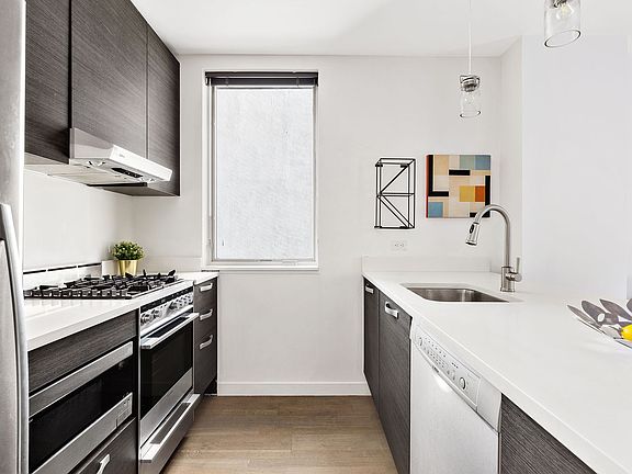 4th image of 1638 8th Ave APT 1B