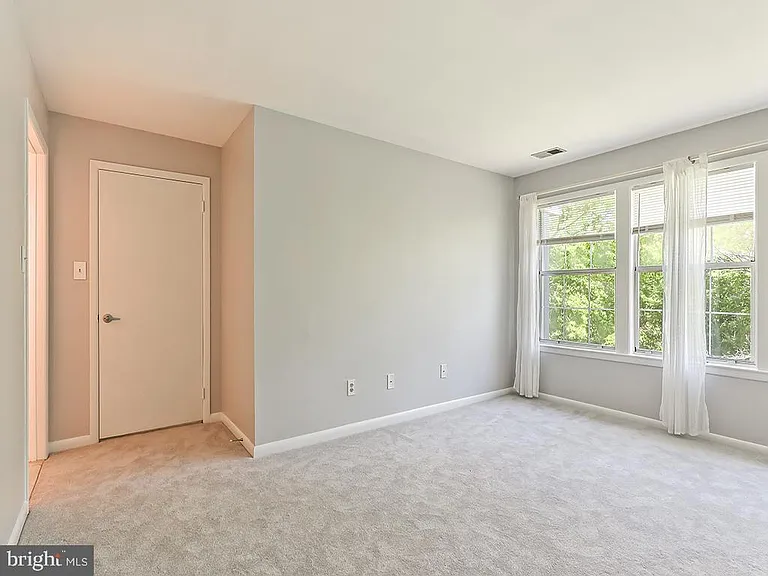 303 Trinity Ct #11 — Photo 30