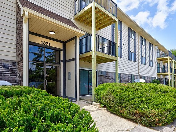 2nd image of 1831 Fuller Rd APT 20