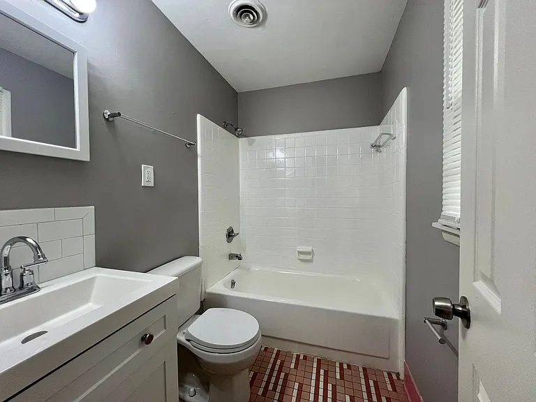 1037 Washington Ave — Photo 11