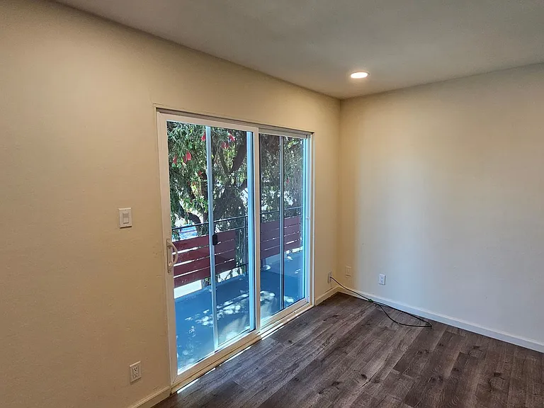 2483 Middlefield Rd — Photo 11