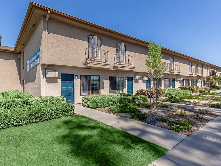 Buena La Vista Apartment Homes — Photo 6