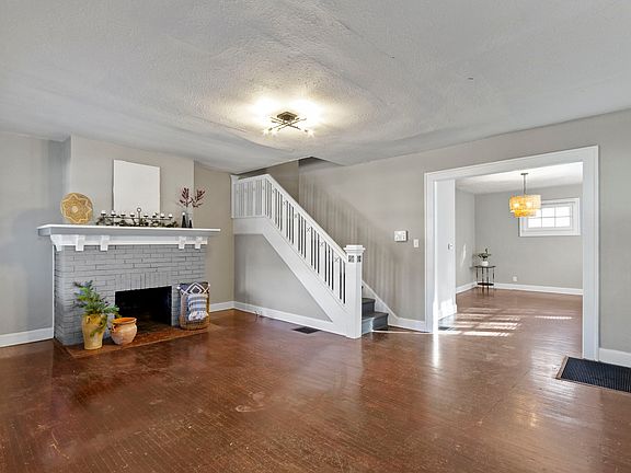 3rd image of 4141 Carrollton Ave #4143