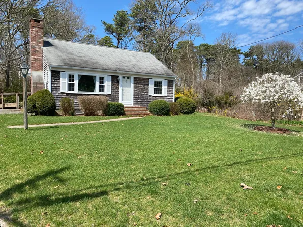 24 Robbins Road, Harwich Port, MA 02646