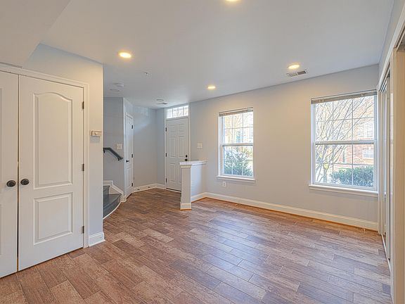 3rd image of 904 Crestfield Dr