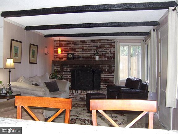 3rd image of 1137 Hermosa Ave