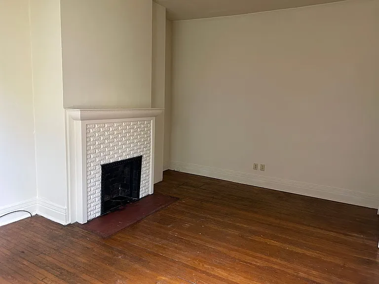 429 W Charles St — Photo 12