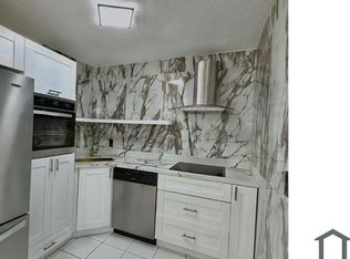 8120 SW 4th St, North Lauderdale, FL 33068