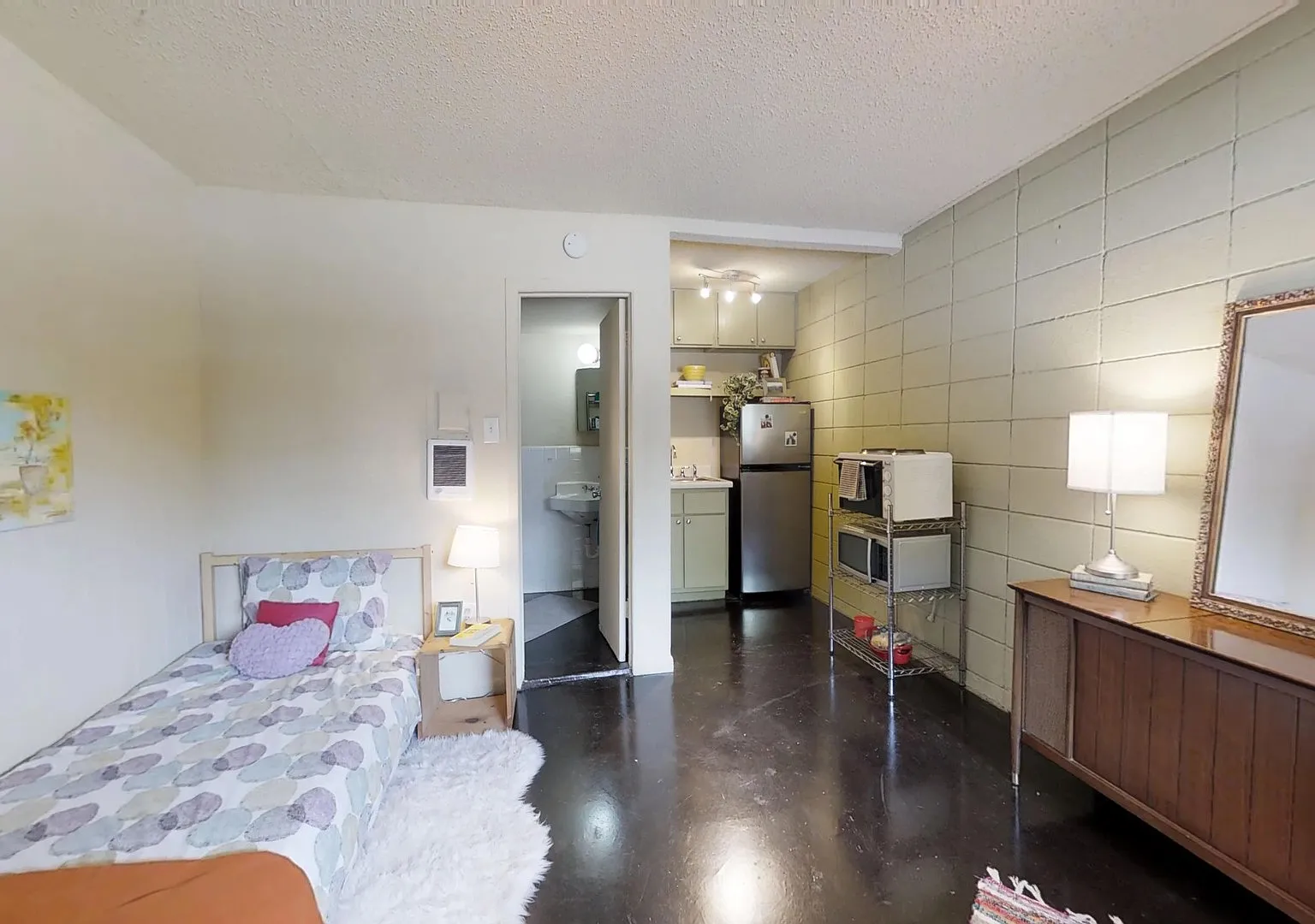 Elmwood Pl. Apts. — Photo 4
