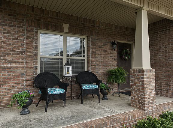 4th image of 2243 Fairfax Dr