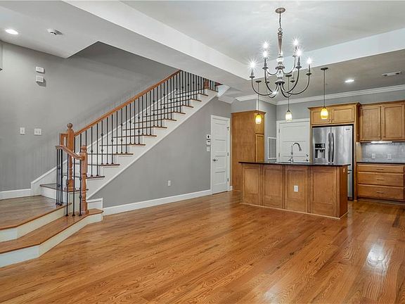 5th image of 211 N Geary Ave #30