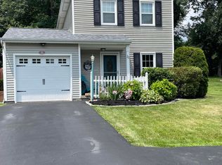 11 Cooks Ct, Waterford, NY 12188