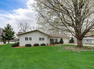 1202 E Cooper Dr, Edgerton, WI 53534