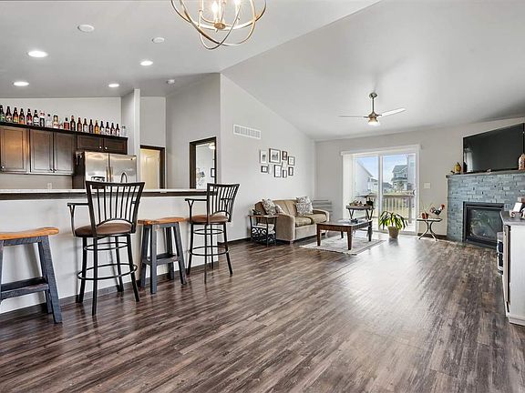 3rd image of 1165 Mary Ln