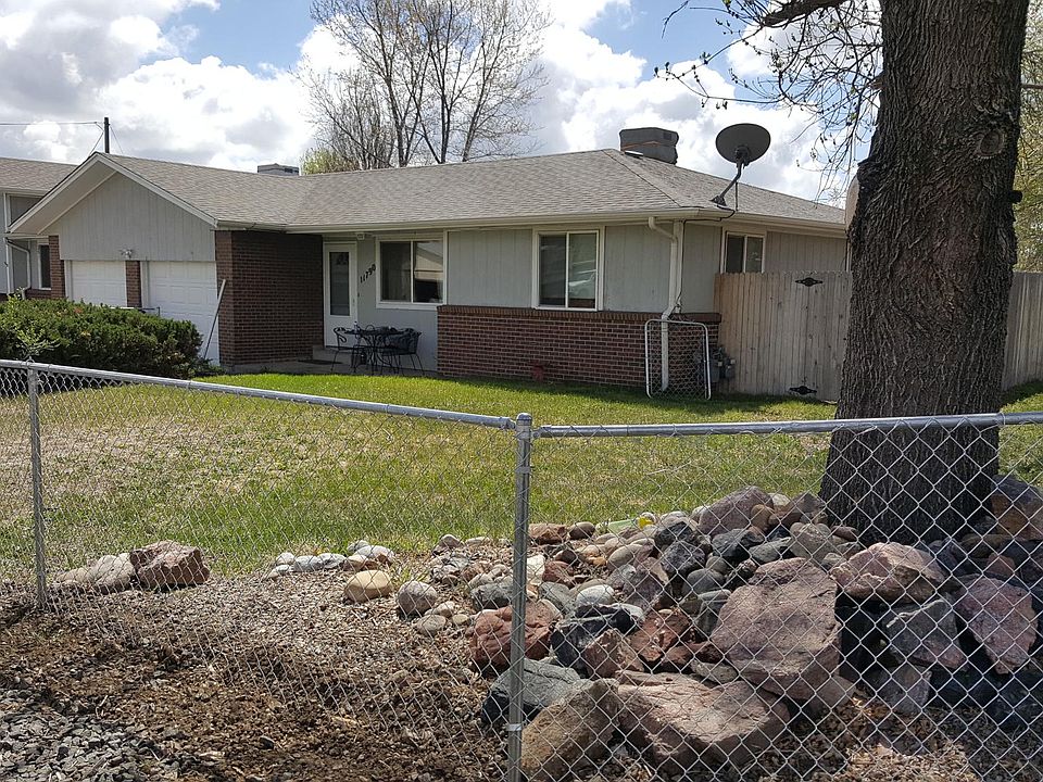 Fenced front and back yard for kids or small dog.