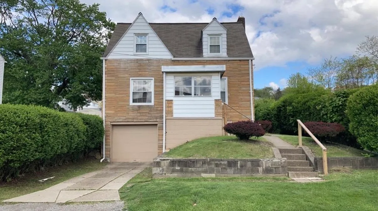 144 Oak St photo 1