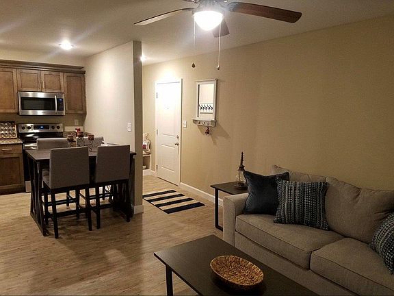 5th image of 3301 Silverthorn Ln APT 101