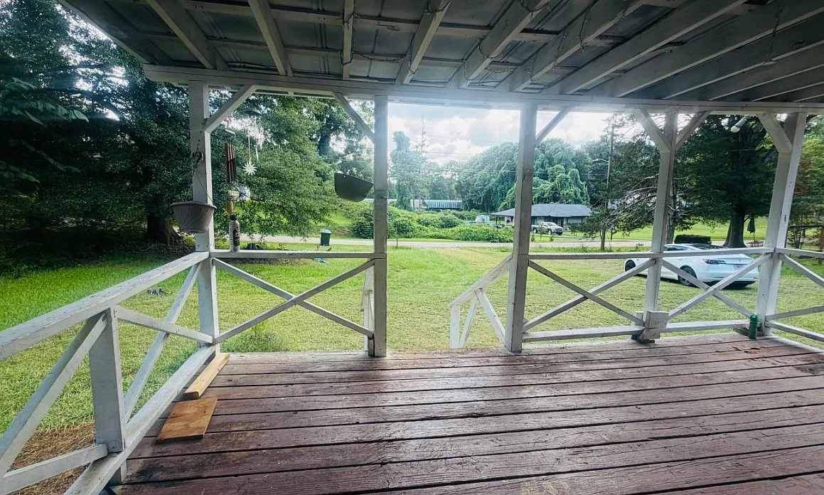 3 bed, 920 sqft, $1,100 — Photo 2