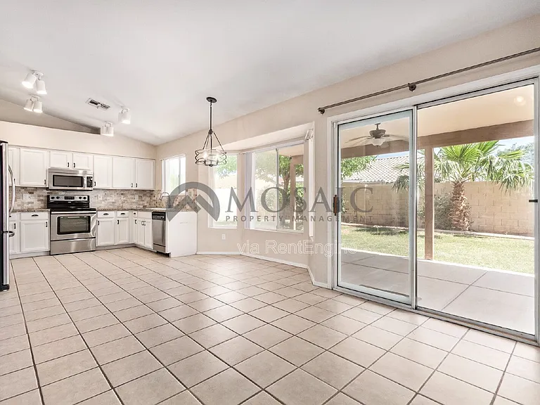 2135 E Brooks St — Photo 12