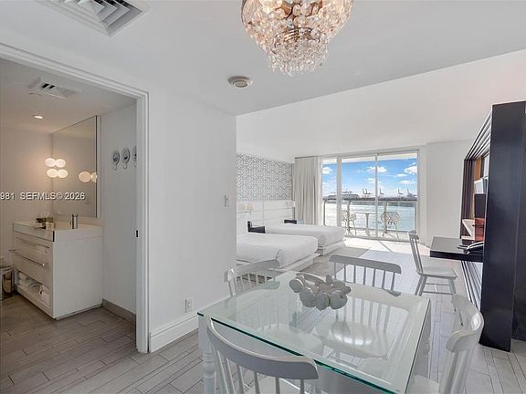 5th image of 1100 West Ave #1012