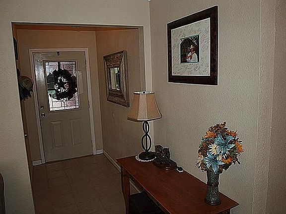 3rd image of 813 Linda Dr