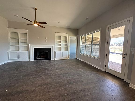 5th image of 20 Wild Oak Dr