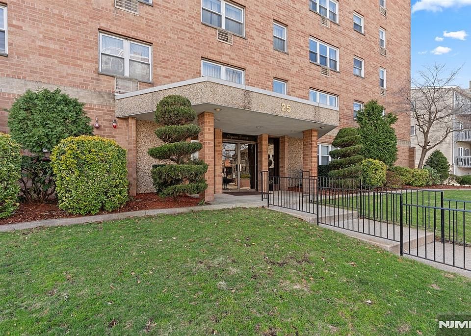1st image of 25 Jefferson St APT 4E
