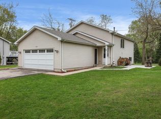 9825 271st Ave, Trevor, WI 53179