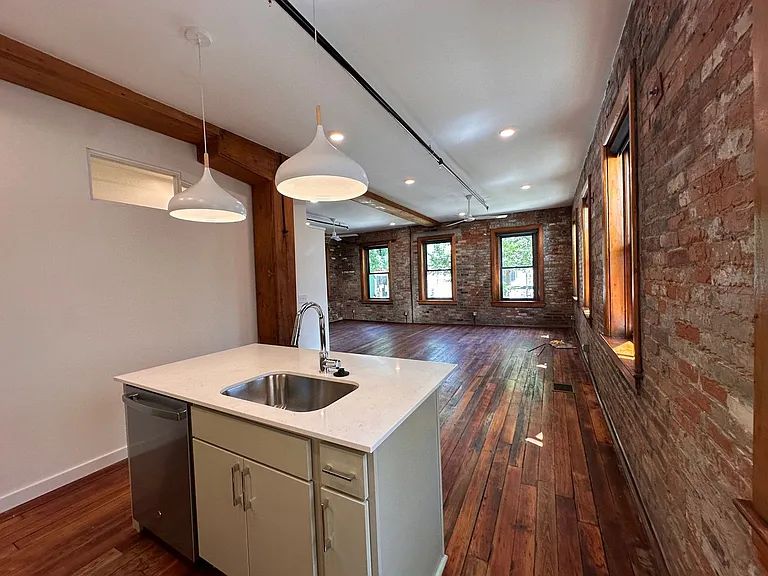 209 Woodward St — Photo 5