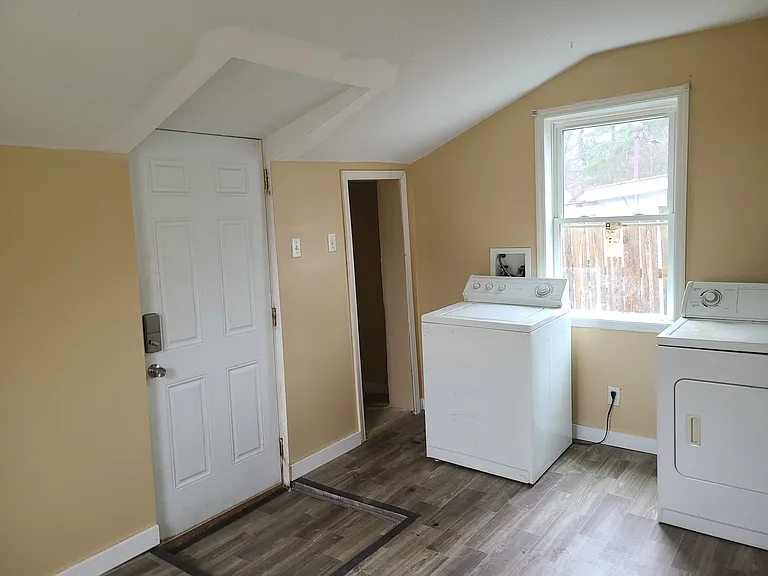 105 McClure St — Photo 16