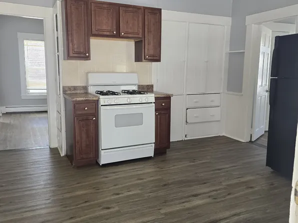 497 Maple St #1/2, Manchester, NH 03104