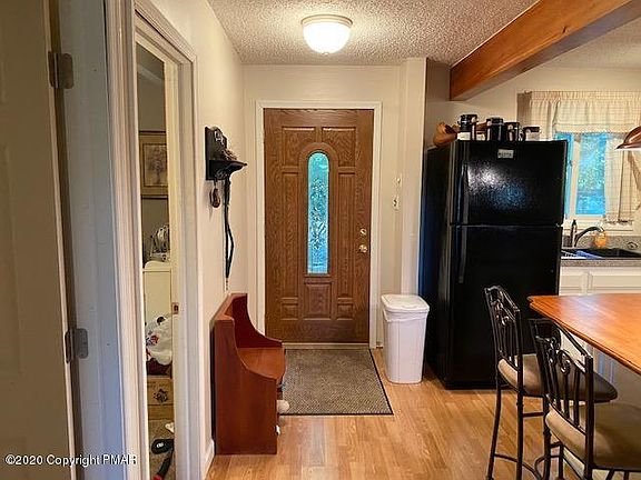 5th image of 599 Clubhouse Dr
