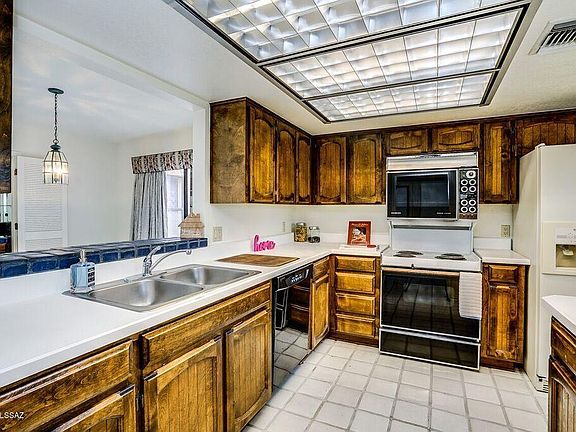 3rd image of 5001 N Regency Ci Cir E