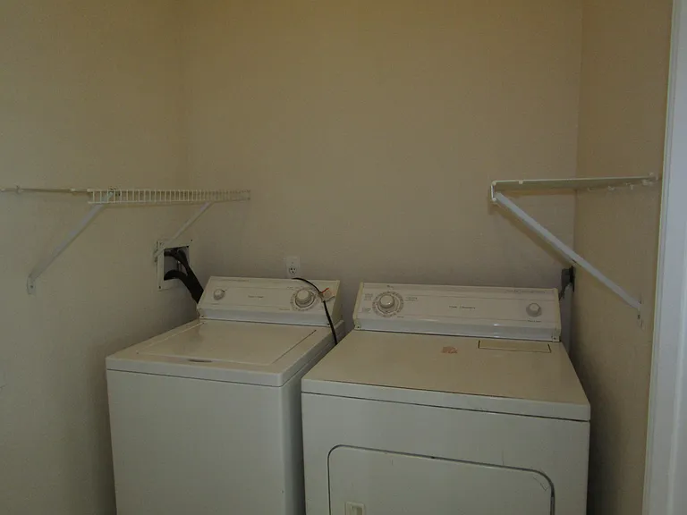 463 Bermuda Isles Cres — Photo 16