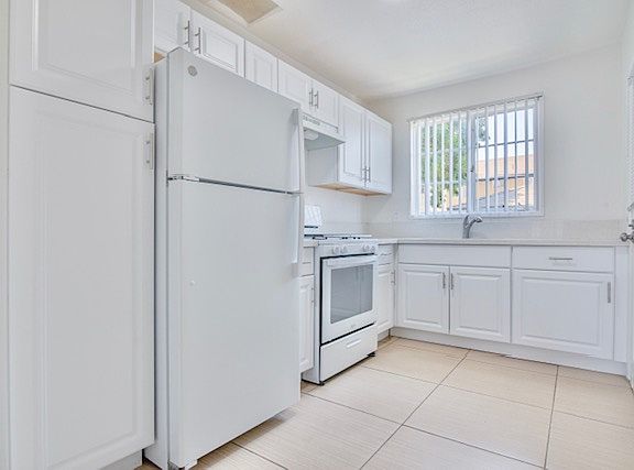 3rd image of 4316 Santa Rosalia Dr APT A