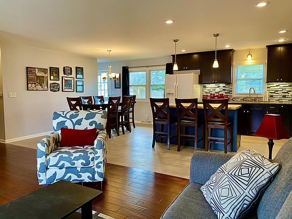 3rd image of 1210 Rosewood Trl