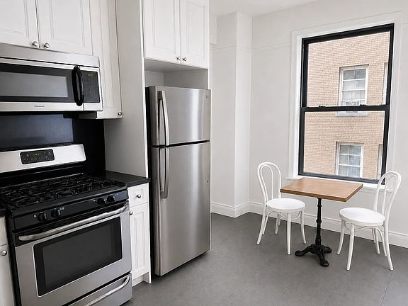 2nd image of 900 W End Ave APT 2H